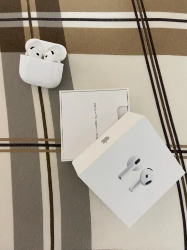 Apple AirPods 4