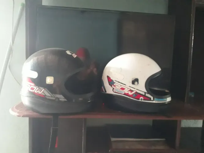 Vende se dois capacete 50
