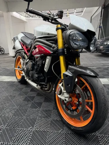 Triumph Speed Triple 1050r 2016