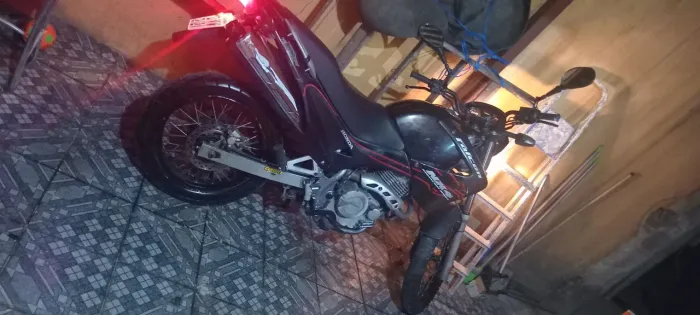 Moto falcon nx 400cc preta