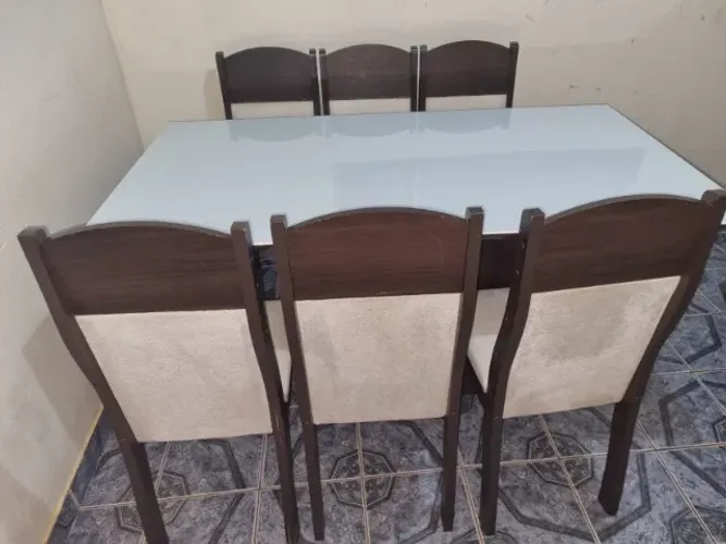 Mesa de jantar com 6 cadeiras