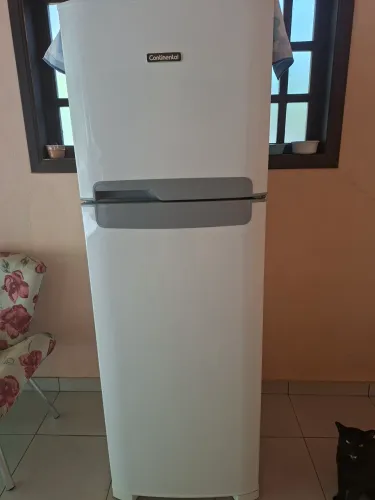 Geladeira 370 litros continental