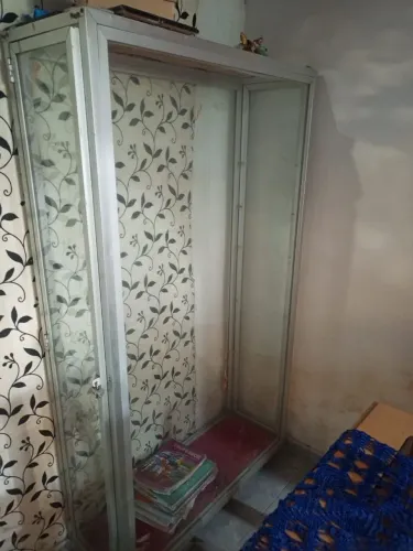 Armário de vidro sem prateleira