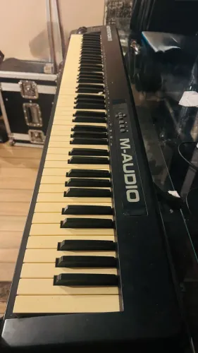 Teclado controlador mid 1.000 M-ÁUDIO 88 teclas 
