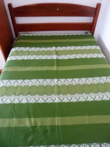 Colcha Espanhola em Verde, Dourado e Branco, com Franjas