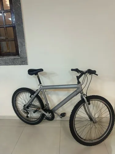 Bicicleta aro 16 prata mal usada em perfeito estado 