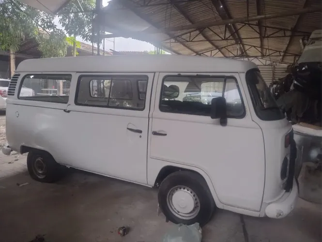 VENDO LINDA KOMBI ANO 2011