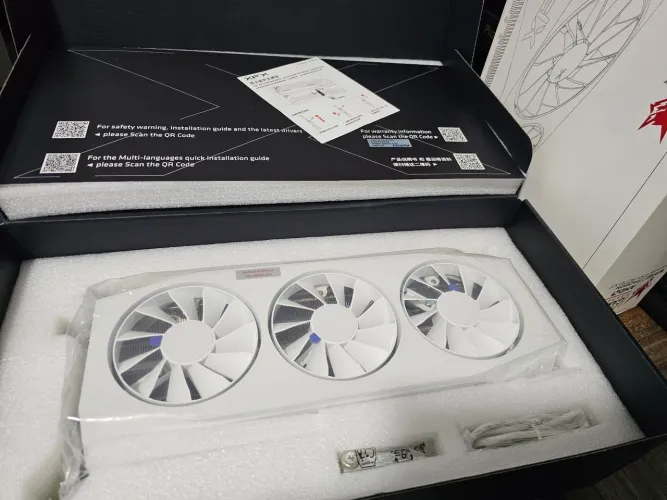 PLACA DE VIDEO XFX RADEON RX 9070 XT MERCURY WHITE OC 16GB