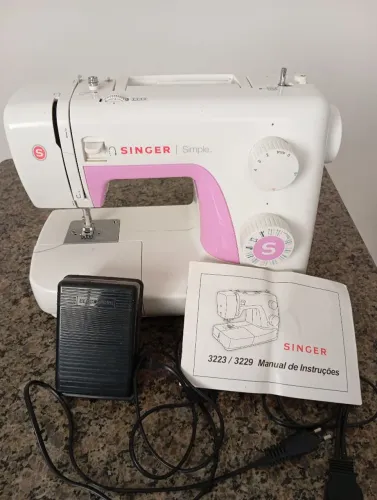 Máquina Singer Simple 3223 - 220v Nova