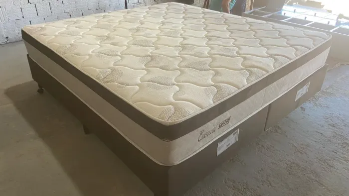 Conjunto Cama Box king Gazin Molas ensacadas em bom estado de conservação. 