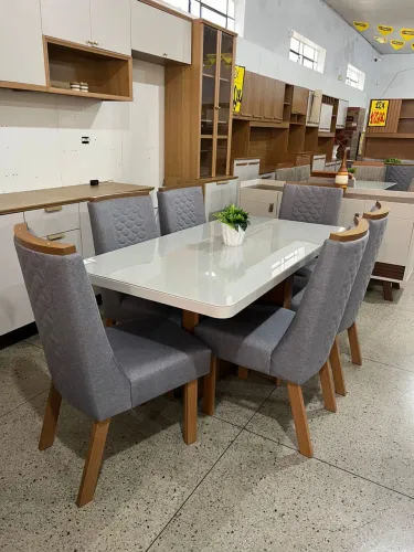 Mesa de Jantar com 06 cadeiras