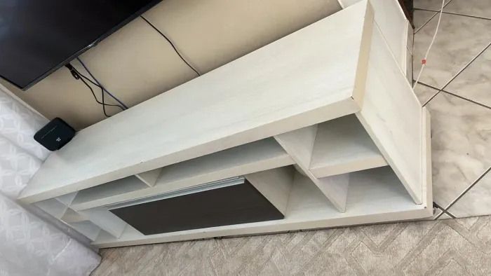 Rack para TV 1,90m com Gaveta e Nichos - Ótimo Estado