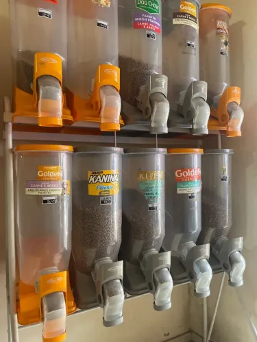 Dispenses de ração da Plást Pet