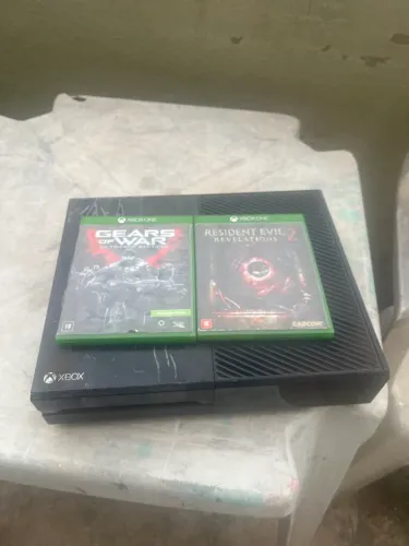 Vendo xbox one com dois jogos
