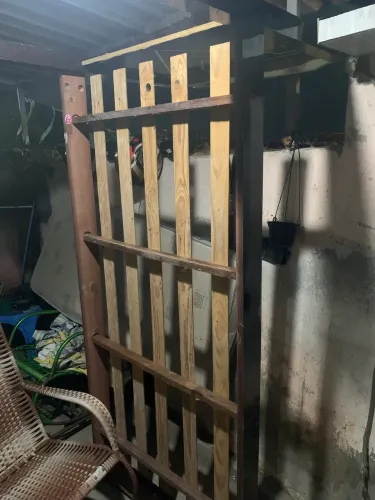 Vende-se cama de solteiro com colchão 