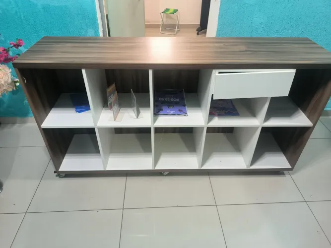 Balcão em MDF de primeira linha com rodinhas sem detalhes 
