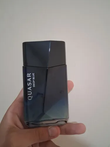 Perfume quasar deep blue