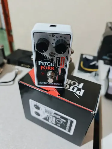 ELECTRO HARMONIX PITCH FORK