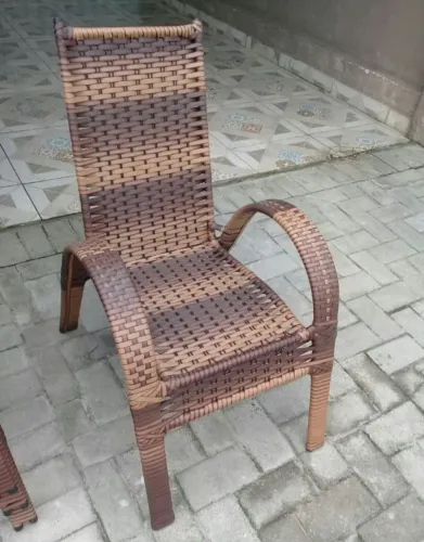 Cadeira área de fibra vime braço largo