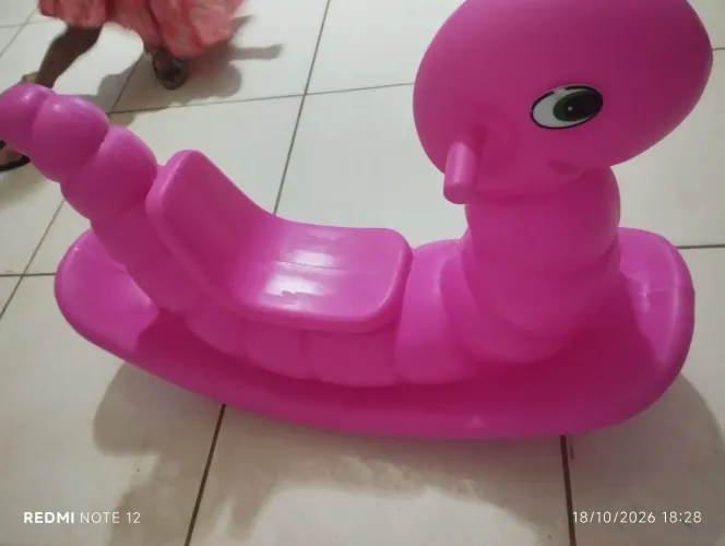 Vendo Minhoca balanço brinquedo de crianças novinho nunca usado