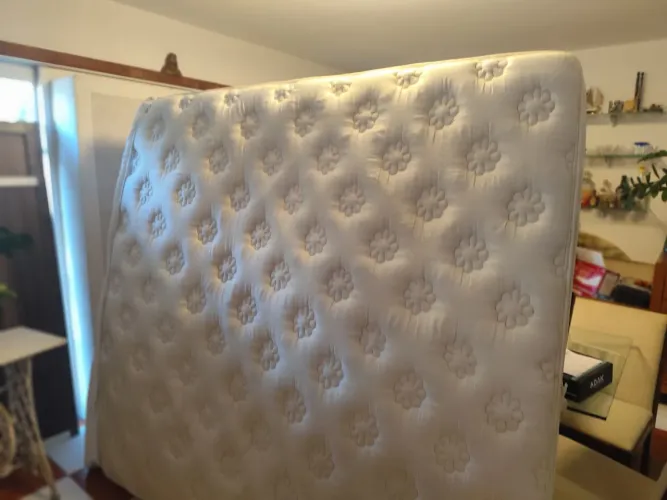 Cama king com cochão