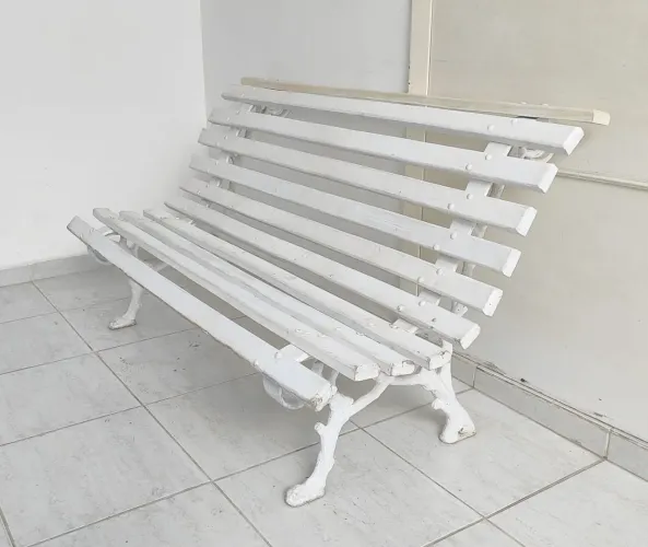Banco de Jardim de madeira com pé ferro fundido