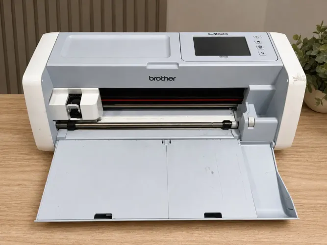 Brother ScanNCut SDX225 + aproximadamente 655 folhas especiais (aceito negociações)