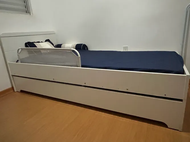 Cama juvenil com cama auxiliar - tamanho solteiro
