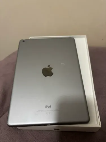 iPad (6a. geração) 32GB Space Gray Prata