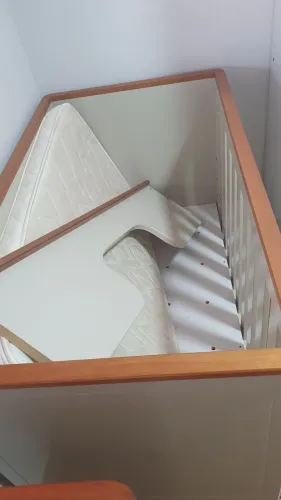 Berço de luxo com grade para caminha e colchão 