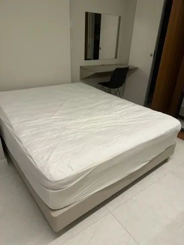 Cama Queen: box + colchão 