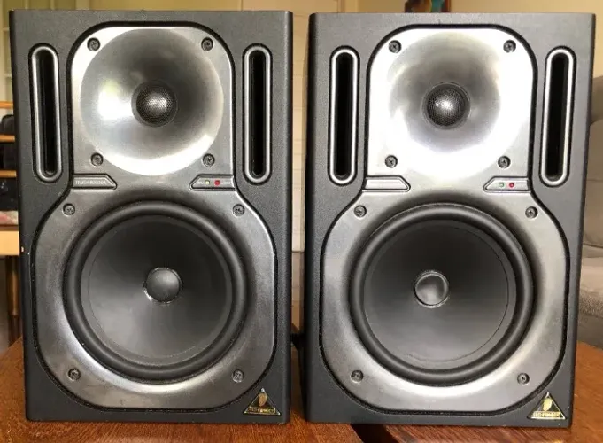 Par monitor Behringer b2030a 127v