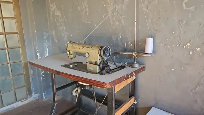 Máquina de costura industrial reta