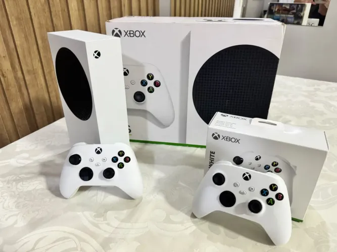 Xbox Series S 512GB + Controle Extra