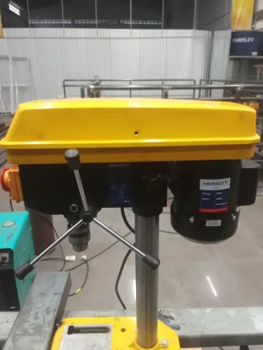 Furadeira de bancada semi nova