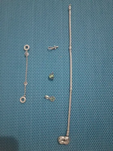 Pulseira Pandora fecho de coração 23cm com trava e berloques