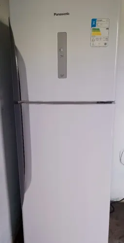 Vendo geladeira Panasonic semi nova sem defeito bem conservada 2000