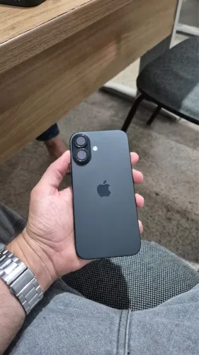 iPhone 16 128GB menos de 2 meses de uso 