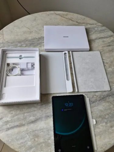 Tablet Samsung Galaxy Tab S9 FE 128GB Estado de novo, 6GB RAM, Tela 10.9? 2K, S Pen