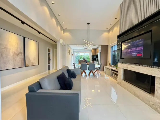 Novidade no condomínio Acqualina em Xangri-lá, casa mobiliada e decorada.