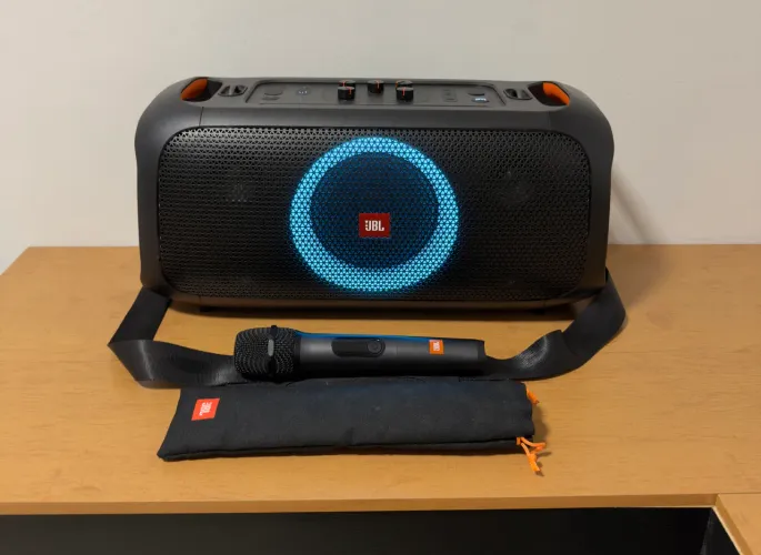Caixa de Som JBL + Microfone