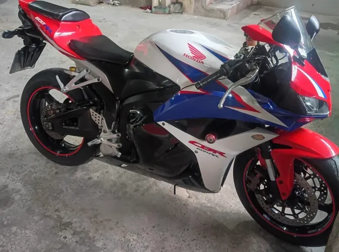 Linda CBR 600RR