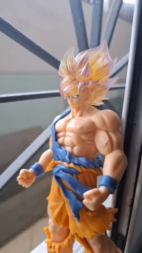 Action Figure Goku Super Sayajin