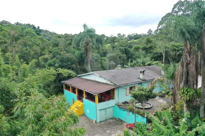 Tapiraí Sp - Sítio Santa Clara - Area de 12,1 ha - composto por casa principal, galpões po