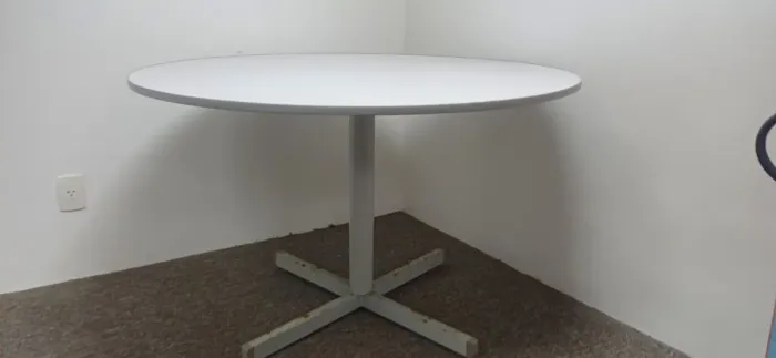 mesa redonda com base central