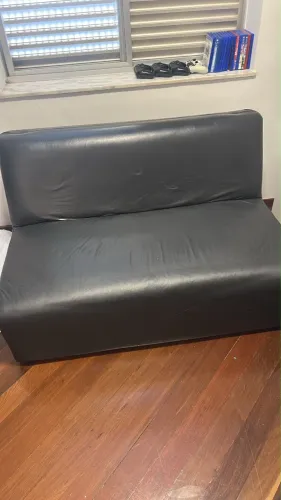 Sofá-cama Tok&Stok em Courino Preto