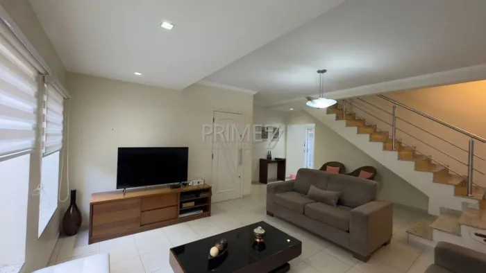 Casa à venda estilo sobrado no bairro Vila Independência em Piracicaba-SP.