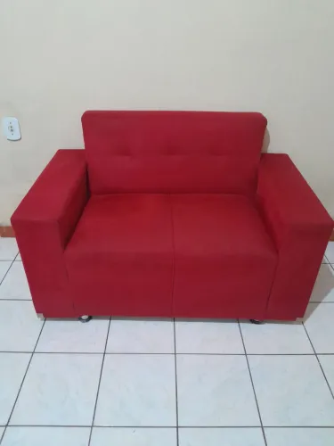 Sofá com dois e três lugares.