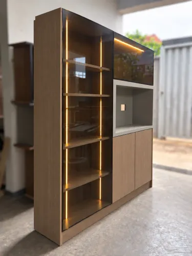 Cristaleira 100%MDF com vidro reflecta e led