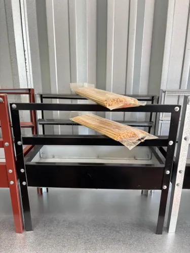 Mini churrasqueira para espetinho preta ou marrom